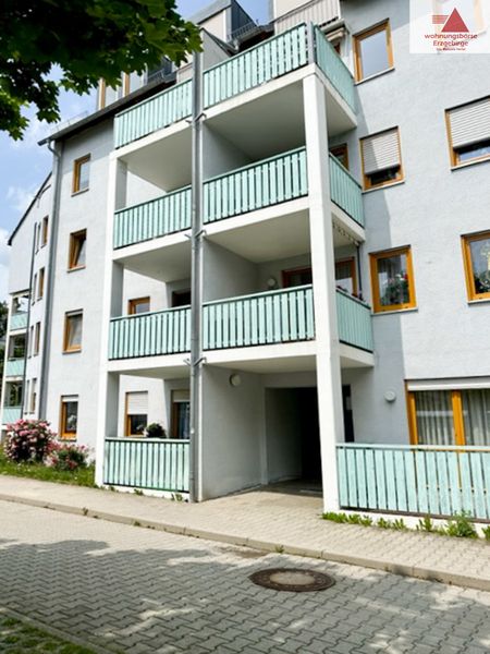 4-Raum-Wohnung mit besonderem Wohncharakter, Einbauküche und zusätzlichem Dachgeschossraum!